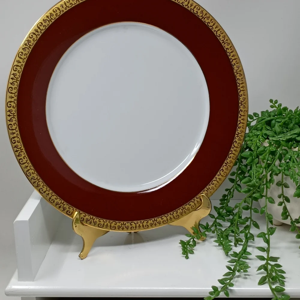 Royal Gallery, Gold Buffet 10inch Red Dinner Plate. - Picture 2 of 5